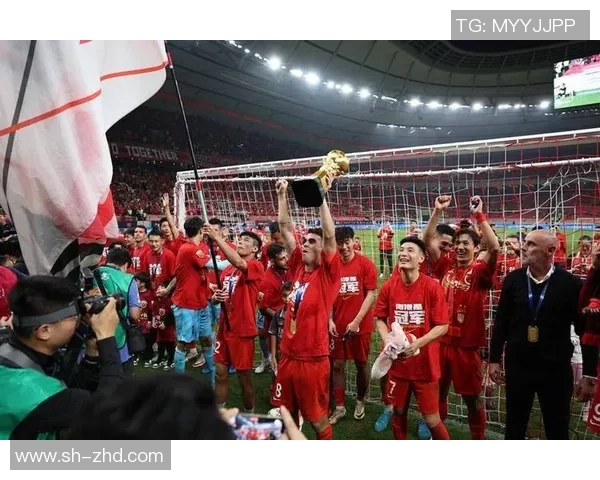 香港足球明星队荣誉奖品揭晓球迷热切期待精彩赛事回顾