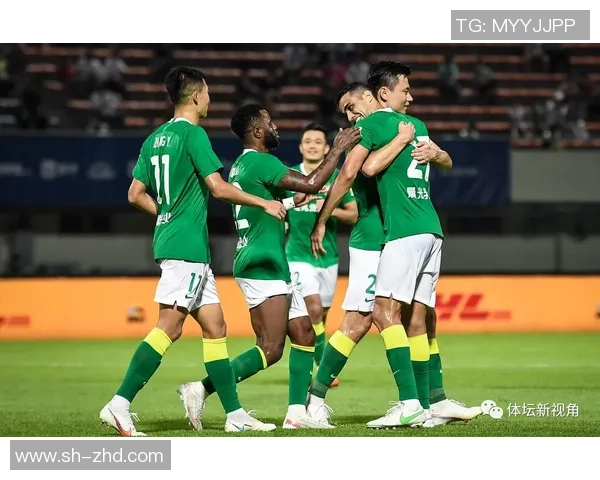 武汉篮球队在全国锦标赛中以94分稳居积分榜首位展现强劲实力